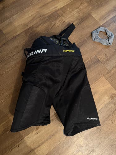 Men's Junior Medium Bauer Hockey Pants (New)
