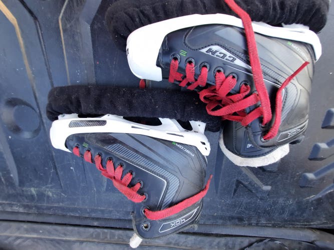 CCM RibCor 40K Hockey Goalie Skates Regular Width Size 4 (Used)