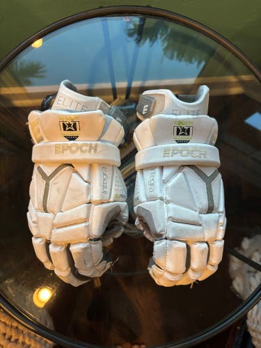 NORTH AMERICAN SHOWCASE Epoch Integra Lacrosse Gloves