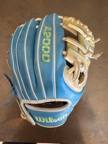 2025 Wilson A2000 RH Infield Baseball Glove 11" (Used)