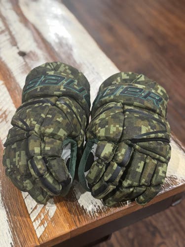 Bauer Vapor Hyperlite Gloves 12" (Used)