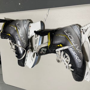 Bauer Vapor Hyperlite Hockey Skates Pro Stock 9 (Used)