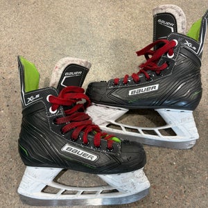 Junior Bauer XLS Hockey Skates Regular Width Size 1 (Used)