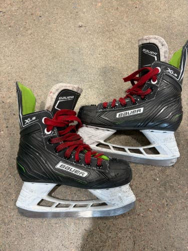 Junior Bauer XLS Hockey Skates Regular Width Size 1 (Used)