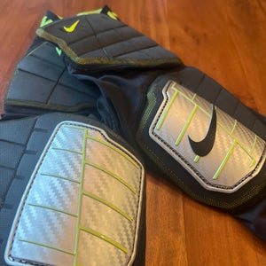 Small Youth Nike nike pro combat (Used)
