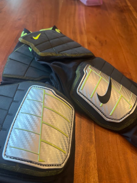 Small Youth Nike nike pro combat (Used)