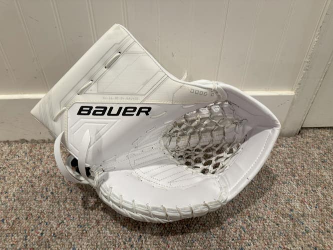 Brand New Senior Regular Bauer SUPREME MACH Goalie Glove