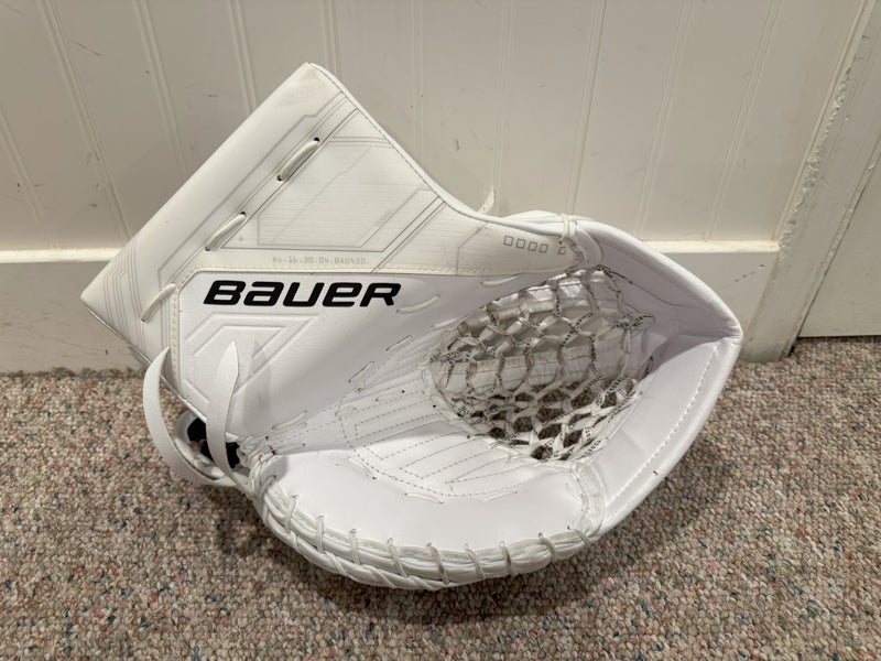 Brand New Senior Regular Bauer SUPREME MACH Goalie Glove