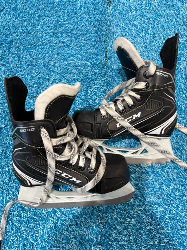 Youth CCM Tacks 9040 Hockey Skates Regular Width 11 (Used)