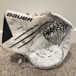 Used Senior Regular Bauer Vapor Hyperlite Goalie Glove