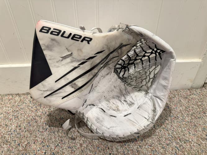 Used Senior Regular Bauer Vapor Hyperlite Goalie Glove