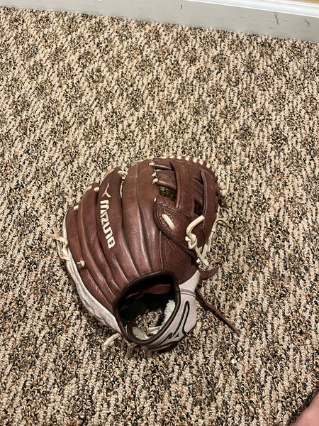 Mizuno Professional model RH Outfield Baseball Glove 12.5" (Used)