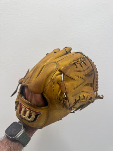 12" Wilson Staff Kip Pitchers Glove From Japan