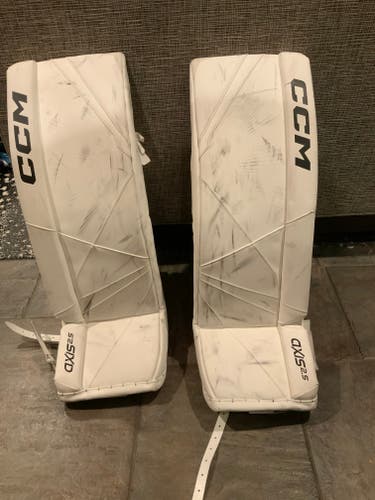 28" +1 CCM Axis 2.5 Goalie Leg Pads