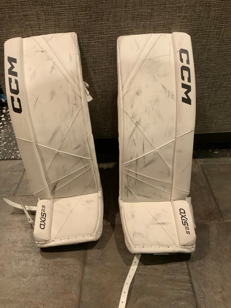 28" +1 CCM Axis 2.5 Goalie Leg Pads