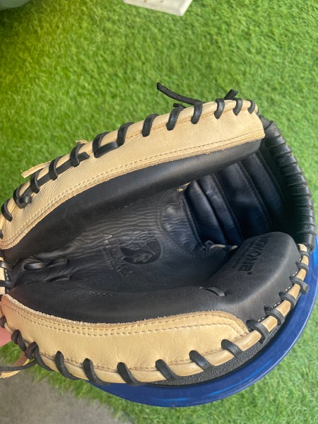Nokona SKN RH Catcher's Baseball Glove 33.5" (Used)
