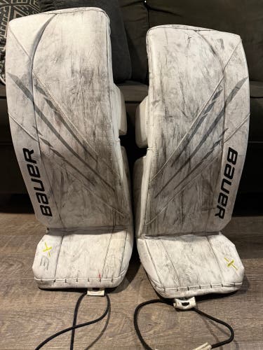 Small 2022 Bauer Vapor 3X Goalie Leg Pads (Used)