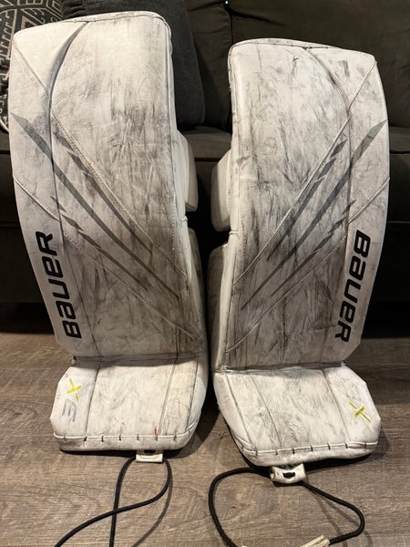 Small 2022 Bauer Vapor 3X Goalie Leg Pads (Used)