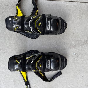 Youth Bauer Supreme Mach 10" Shin Pads (Used)