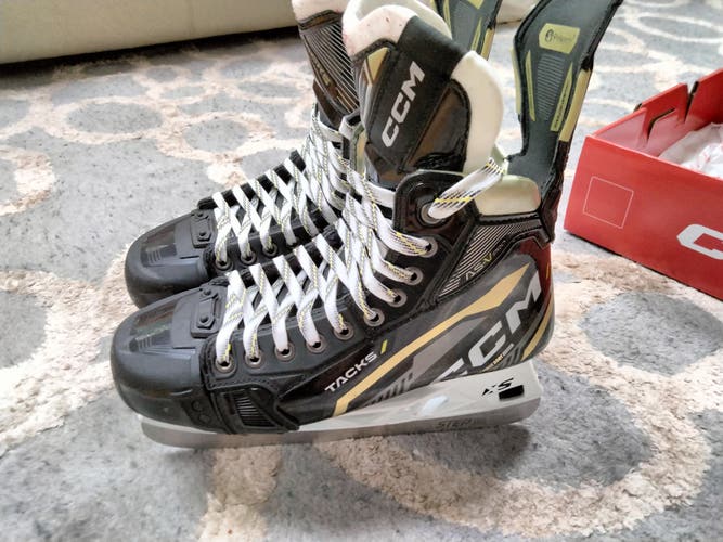 CCM AS-V Pro Hockey Skates Wide Width 7.5 (Barely Used)