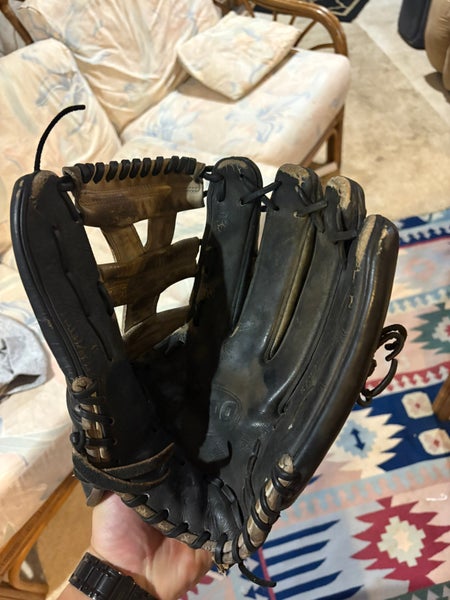 Wilson A2000 RH Outfield Baseball Glove 12.75" (Used)