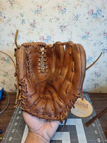 Vintage Rawlings TT10 Stan Musial Heart of the Hide Baseball Glove 12" RHT (Used)