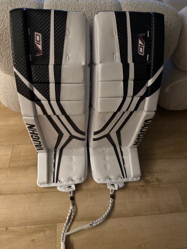 33" 2024 Vaughn Velocity V10 Goalie Leg Pads (New)