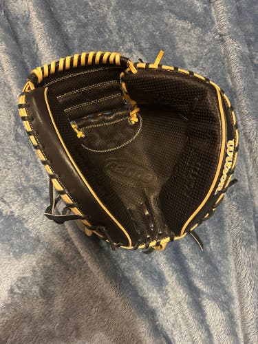 2023 Wilson A2000 RH Catcher's Baseball Glove 33.5" (New)