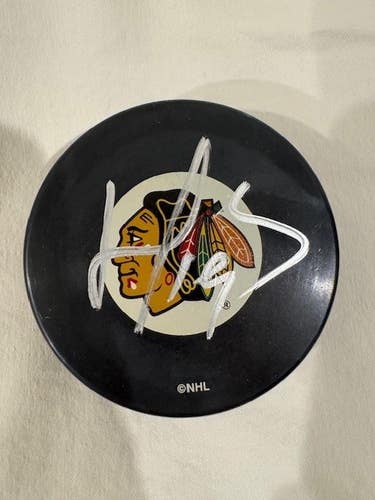 Jonathan Toews Autographed Chicago Blackhawks Puck – NHL Licensed