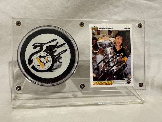 Mario Lemieux Autographed Puck and Trading Card Set – Display Case Included