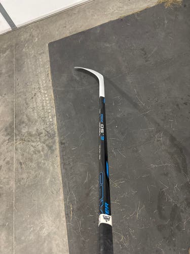 Junior Bauer Nexus E50 Pro Right Handed Hockey Stick P28 (Used)