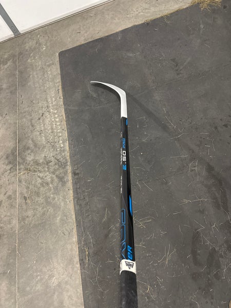 Junior Bauer Nexus E50 Pro Right Handed Hockey Stick P28 (Used)