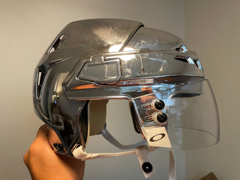 Pro Stock CCM Chrome V08 Hockey Helmet w Oakley Visor LA Kings Medium