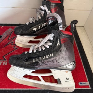 2025 Bauer Vapor 5x pro Hockey Skates Size 5 (Used)