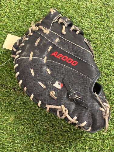 Black Wilson A2000 2820 RH First Base Baseball Glove 12.25" (Used)