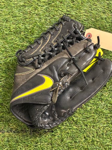 Black Nike MVP Edge RH Baseball Glove 12.5" (Used)
