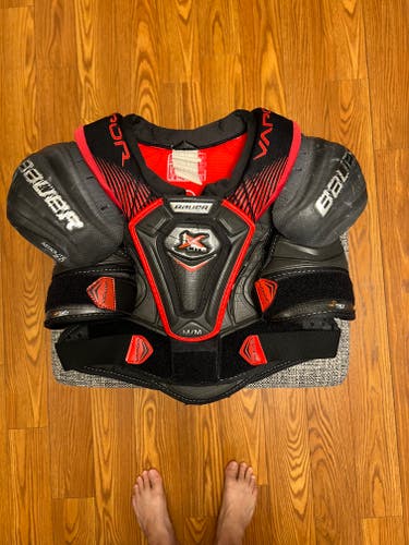 Medium Junior Bauer Vapor 1X Lite Shoulder Pads (Used)