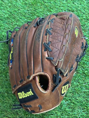 Brown Wilson A2000 RH Baseball Glove 12" (Used)