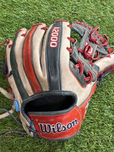 Wilson A2000 1786 RH Baseball Glove 11.5" (Used)