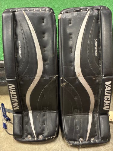 Black 26" Junior Vaughn Ventus LT68 Goalie Leg Pads (Used)
