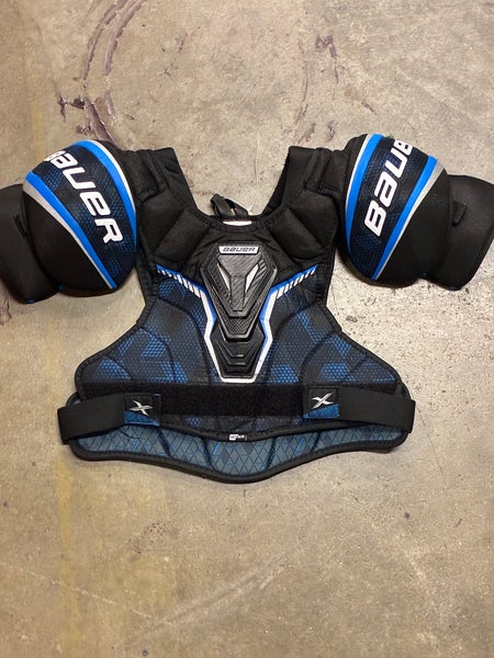 Medium Intermediate Bauer X Shoulder Pads (Used)