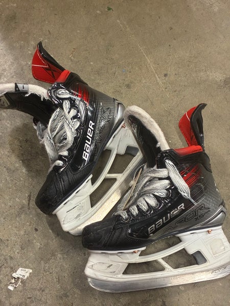 Junior Bauer Vapor X5 Pro Hockey Skates Size 1 (Used)