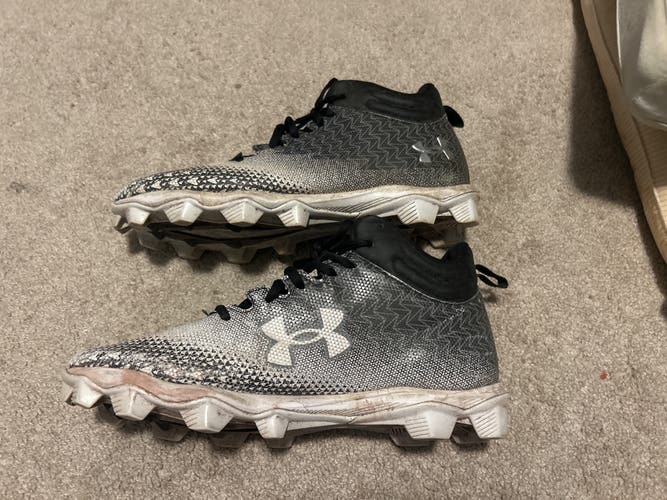 Gray Men's Size M 11.0 (W 12.0) Youth Under Armour Molded Cleats Cleats (Used)