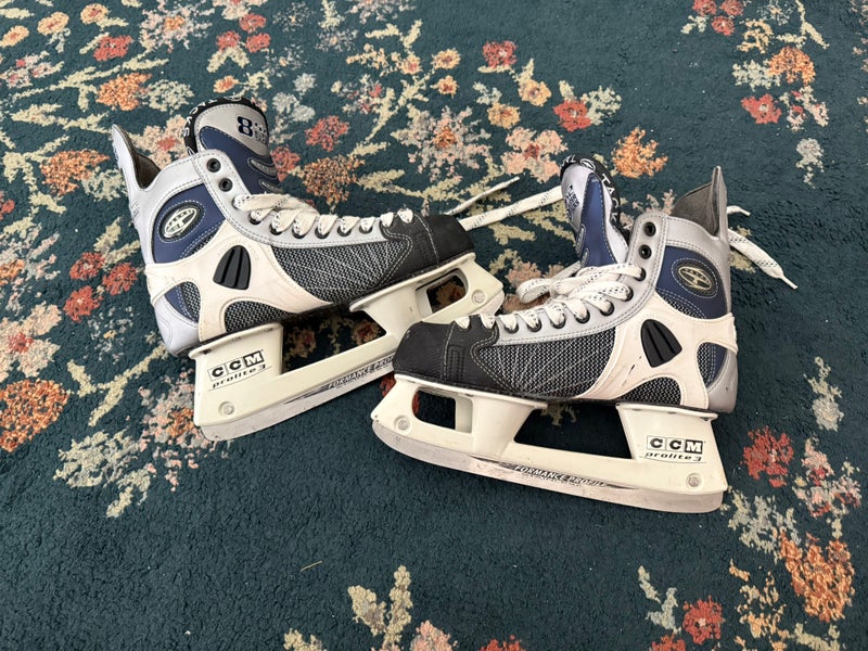 CCM 852 Super Tacks Hockey Skates Regular Width 9.5