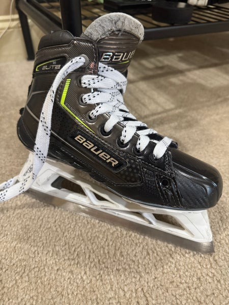 Bauer Elite Hockey Goalie Skates Size 4 (Used)