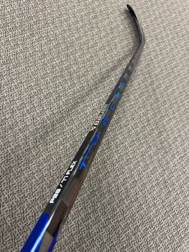 Senior Blue Bauer Nexus Tracer Right Handed Hockey Stick P28 (New) 77 Flex