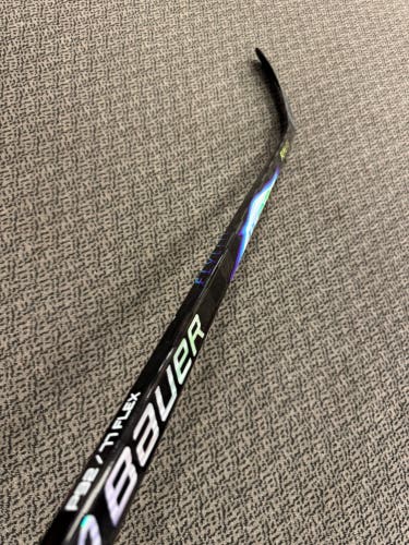Senior Bauer Vapor FlyLite Right Handed Hockey Stick P92 (New) 7$ Flex
