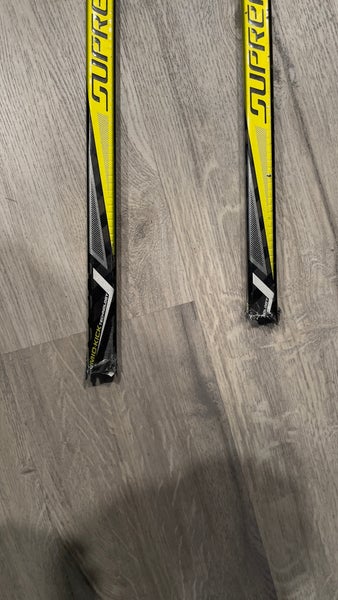 Broken Junior Bauer Supreme Rouge Right Handed Hockey Stick P92 (Used)