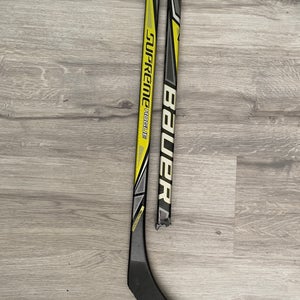 Broken Junior Bauer Supreme Rouge Right Handed Hockey Stick P92 (Used)
