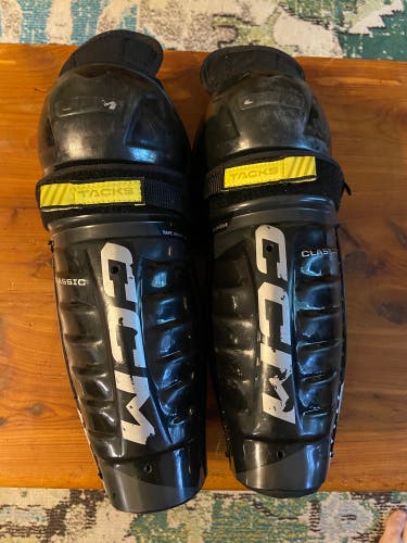 Junior CCM Tacks 11" Shin Pads (Used)